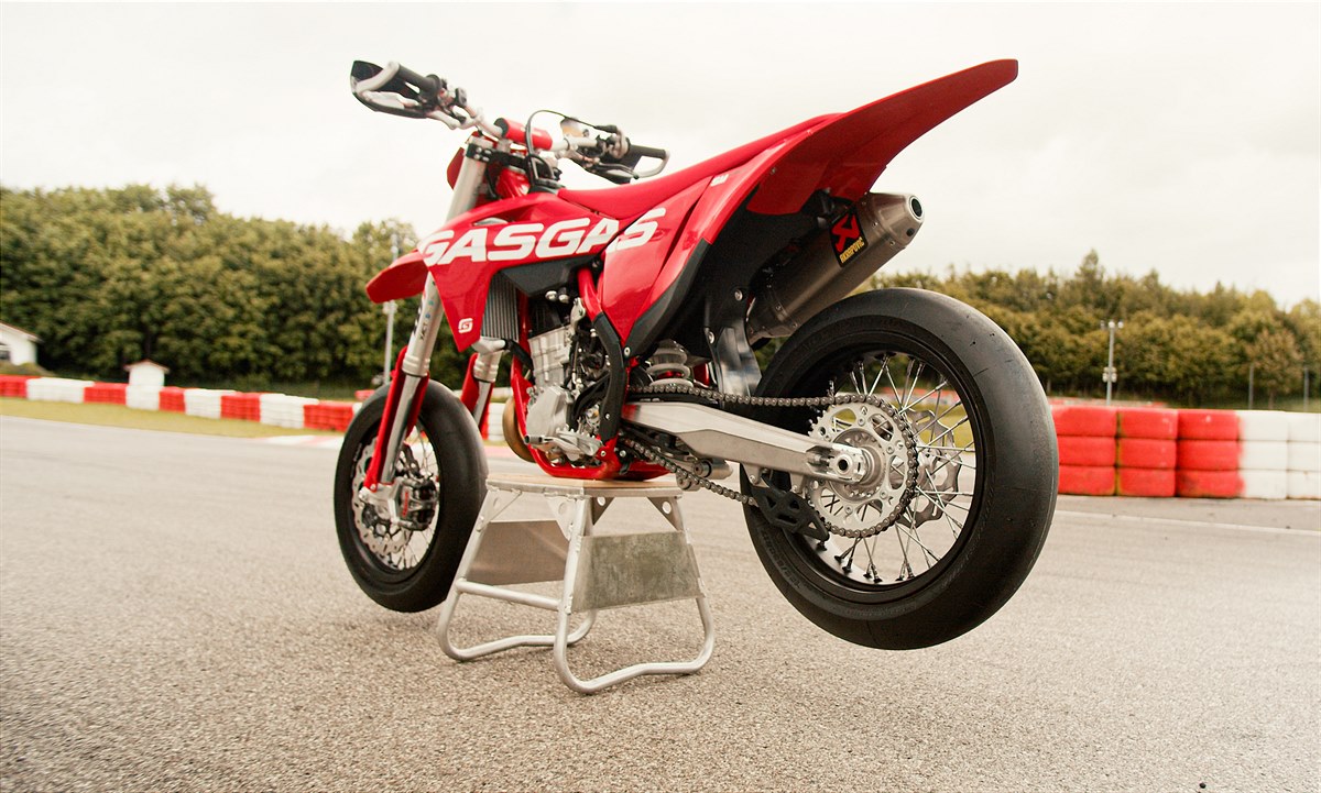 GASGAS verwandelt eine serienmäßige MC 450F in eine scharfe Supermoto